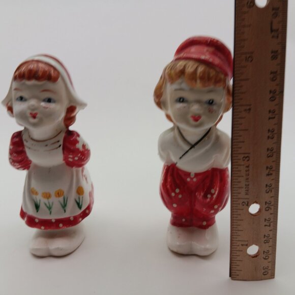 Vintage kissing Dutch salt and pepper shakers - Picture 8 of 11